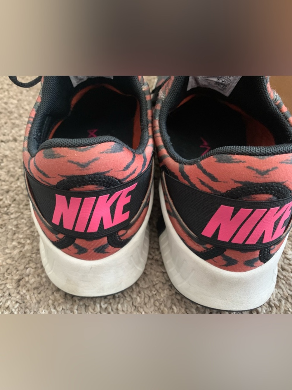 Nike Tiger-Pattern Running Shoes Women's 10 - Picture 2 of 5